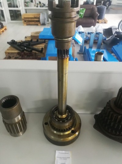 Шестерня коронная ВОМ в сб. с валом