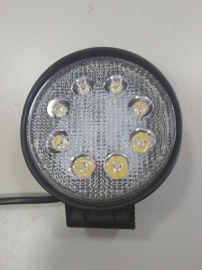 Фара светодиодная CH007 24W 8 диодов по 3W (габаритные размеры 115*130*50мм)